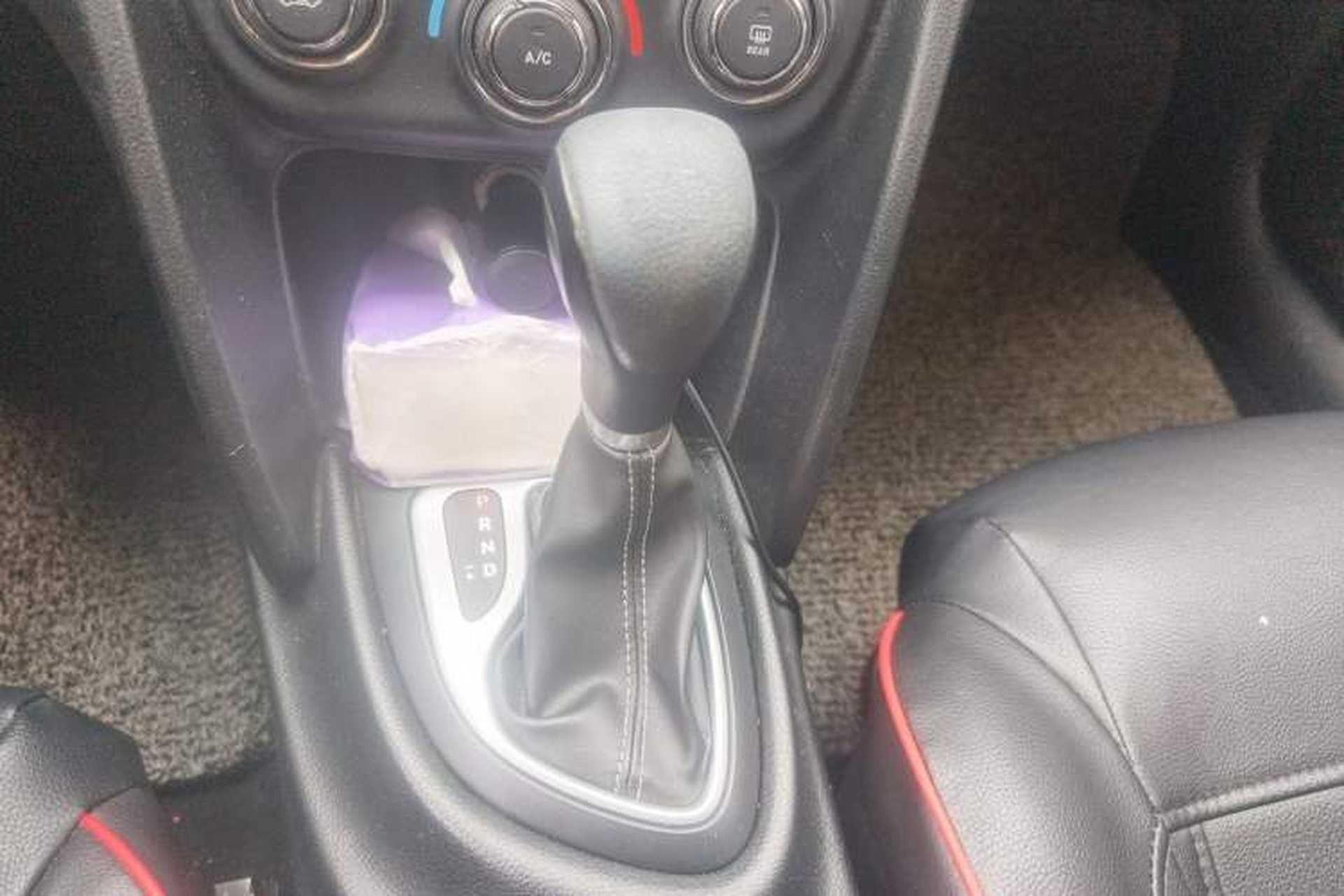 Used Fiat Viaggio 2015 1.4T Automatic Enjoyment Edition Gear Lever