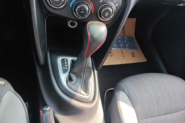 Used Fiat Viaggio 2015 1.4T Automatic Enjoyment Edition Gear Lever