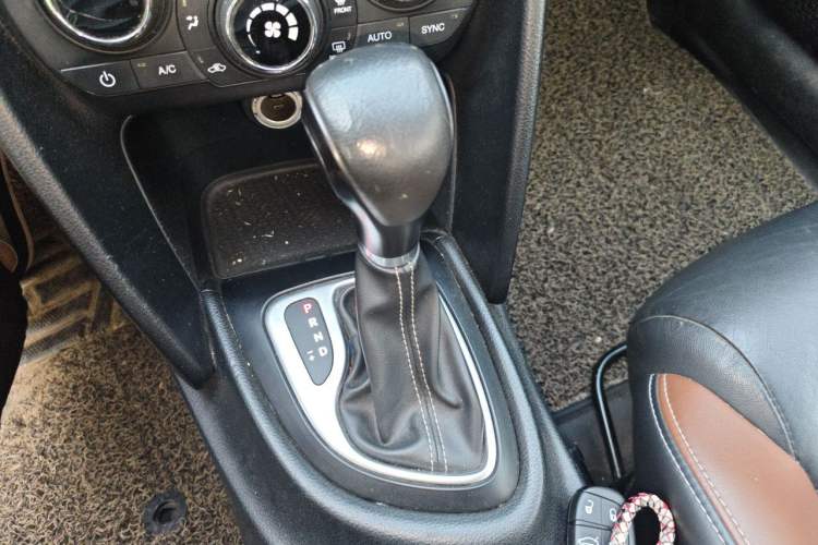 Used Fiat Viaggio 2015 1.4T Automatic Jingxiang Edition Gear Lever