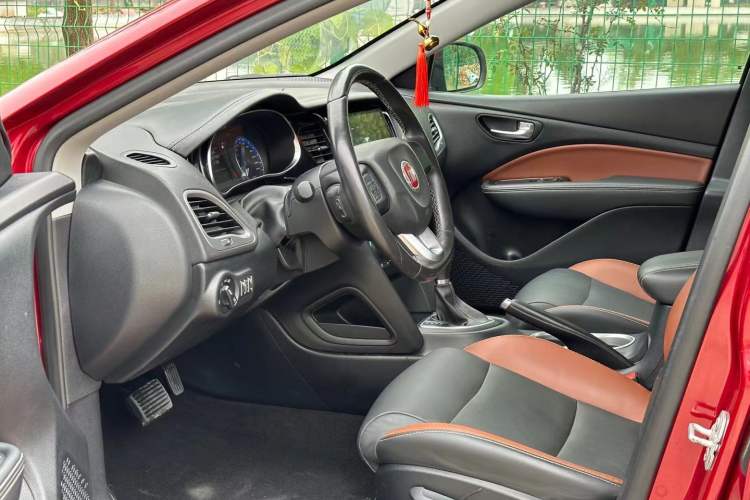 Used Fiat Viaggio 2015 1.4T Automatic Jingxiang Edition Interior 2