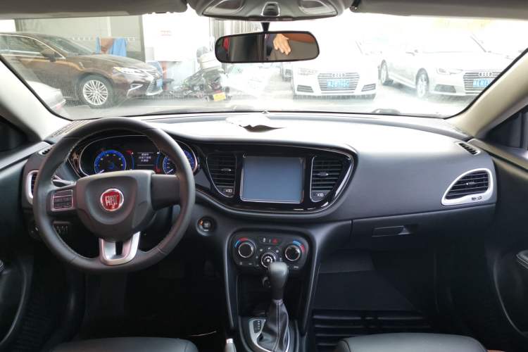 Used Fiat Viaggio 2015 1.4T Automatic Jingxiang Edition Interior 3