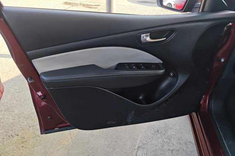 Used Fiat Viaggio 2015 1.4T Automatic Enjoyment Edition Left Front Door Interior