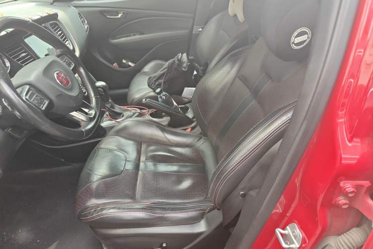 Used Fiat Viaggio 2015 1.4T Automatic Enjoyment Edition Left Front Seat