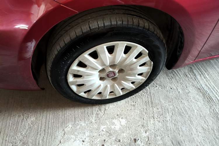 Used Fiat Viaggio 2015 1.4T Automatic Enjoyment Edition Left Front Wheel Hub
