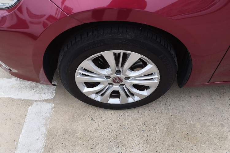 Used Fiat Viaggio 2015 1.4T Automatic Jingxiang Edition Left Front Wheel Hub