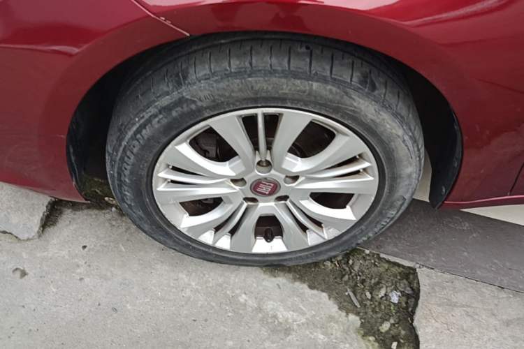 Used Fiat Viaggio 2015 1.4T Automatic Jingxiang Edition Left Front Wheel Hub