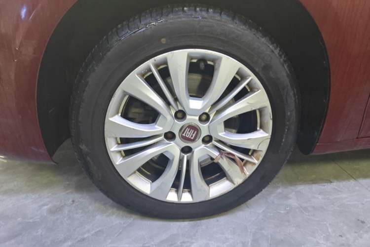 Used Fiat Viaggio 2015 1.4T Automatic Jingxiang Edition Left Front Wheel Hub