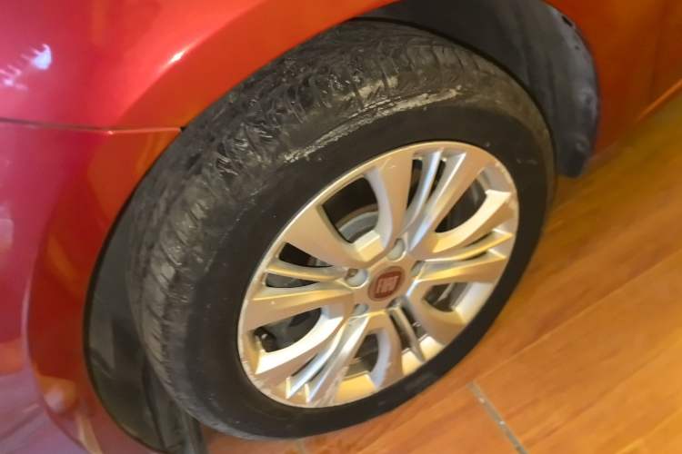 Used Fiat Viaggio 2015 1.4T Automatic Jingxiang Edition Left Front Wheel Hub