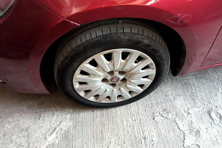 Used Fiat Viaggio 2015 1.4T Automatic Enjoyment Edition Left Front Wheel Hub