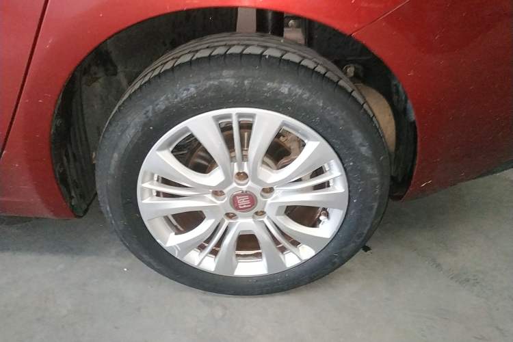 Used Fiat Viaggio 2015 1.4T Manual Jingxiang Edition Left Rear Wheel Hub