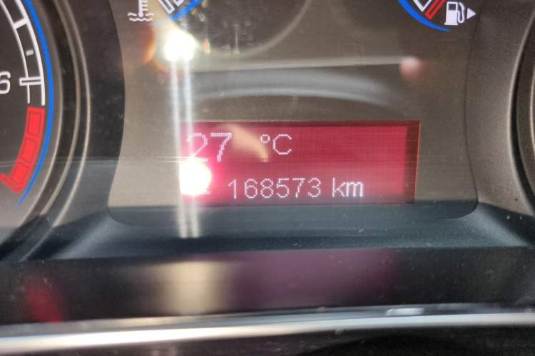 Used Fiat Viaggio 2015 1.4T Manual Enjoyment Edition Odometer Close Up