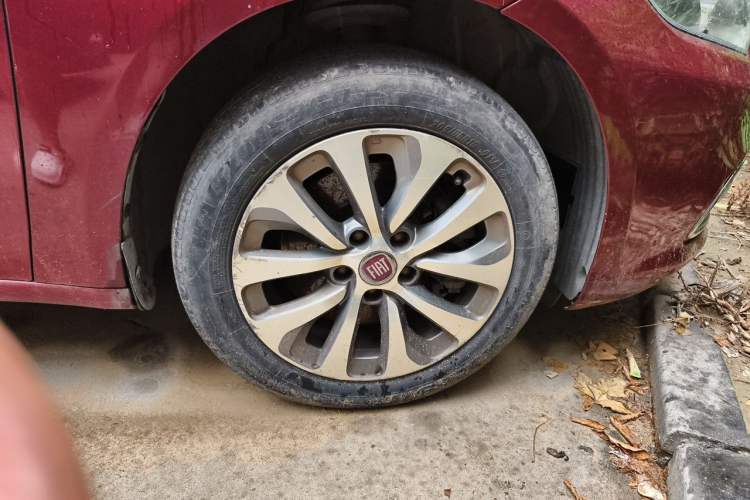Used Fiat Viaggio 2015 1.4T Manual Enjoyment Edition Right Front Wheel Hub