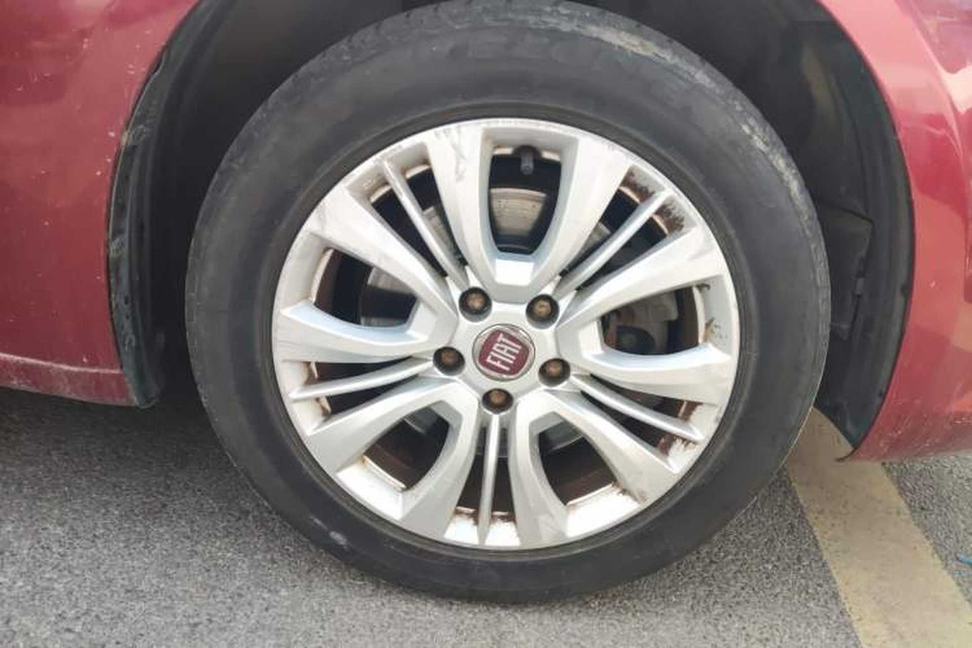 Used Fiat Viaggio 2015 1.4T Automatic Jingxiang Edition Right Front Wheel Hub