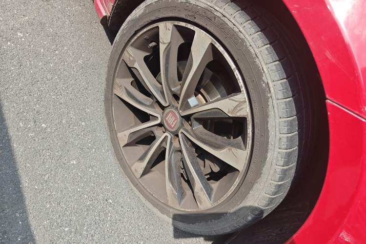 Used Fiat Viaggio 2015 1.4T Automatic Enjoyment Edition Right Front Wheel Hub