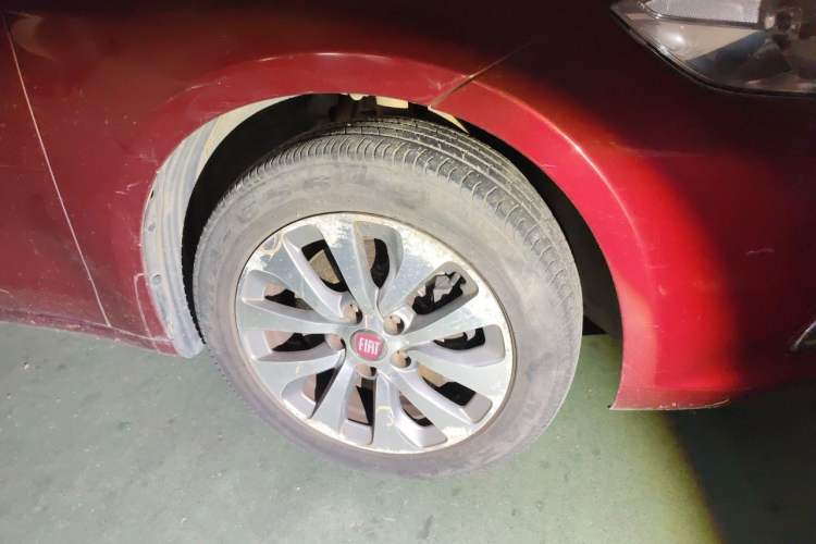 Used Fiat Viaggio 2015 1.4T Automatic Enjoyment Edition Right Front Wheel Hub