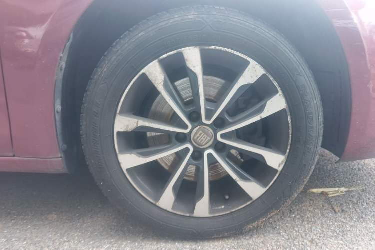 Used Fiat Viaggio 2015 1.4T Automatic Enjoyment Edition Right Front Wheel Hub