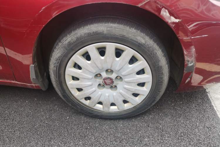 Used Fiat Viaggio 2015 1.4T Automatic Enjoyment Edition Right Front Wheel Hub