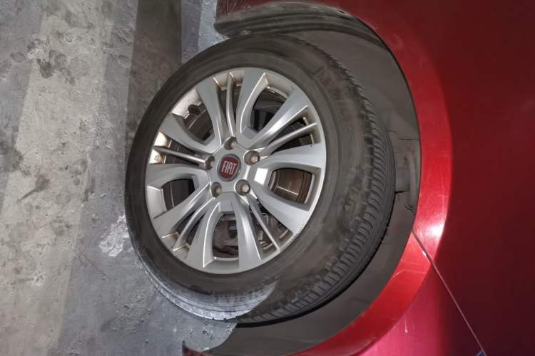 Used Fiat Viaggio 2015 1.4T Automatic Jingxiang Edition Right Front Wheel Hub