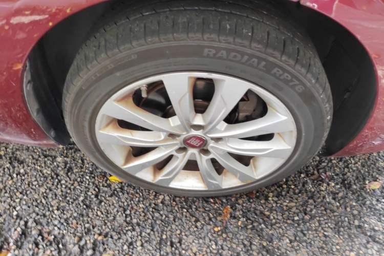 Used Fiat Viaggio 2015 1.4T Automatic Smart Edition Right Front Wheel Hub