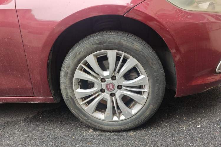 Used Fiat Viaggio 2015 1.4T Automatic Jingxiang Edition Right Front Wheel Hub