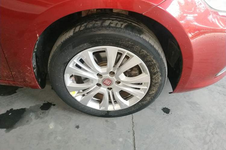 Used Fiat Viaggio 2015 1.4T Manual Jingxiang Edition Right Front Wheel Hub
