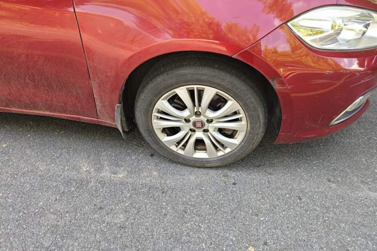 Used Fiat Viaggio 2015 1.4T Automatic Jingxiang Edition Right Front Wheel Hub