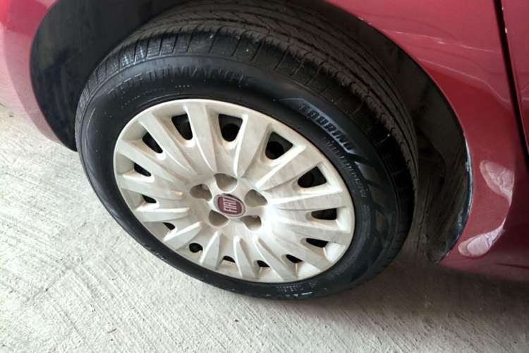 Used Fiat Viaggio 2015 1.4T Automatic Enjoyment Edition Right Rear Wheel Hub