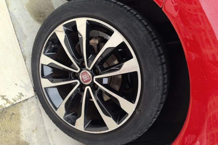 Used Fiat Viaggio 2015 1.4T Automatic Enjoyment Edition Right Rear Wheel Hub