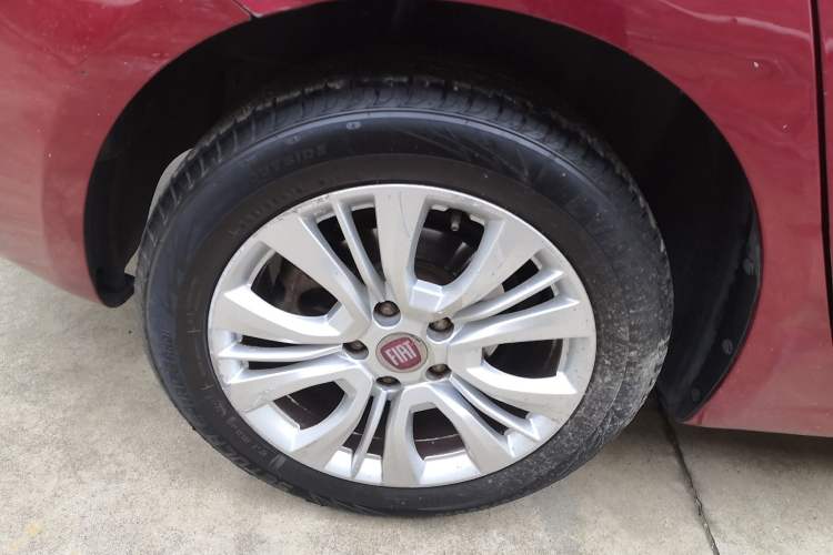 Used Fiat Viaggio 2015 1.4T Automatic Jingxiang Edition Right Rear Wheel Hub