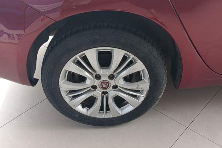 Used Fiat Viaggio 2015 1.4T Automatic Jingxiang Edition Right Rear Wheel Hub