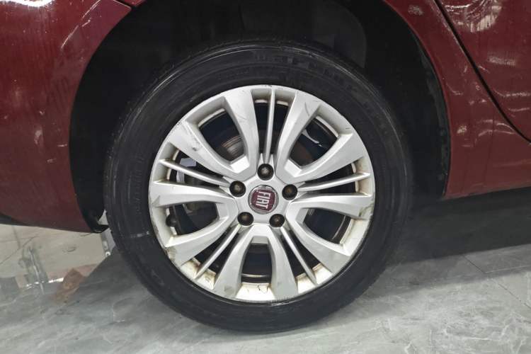 Used Fiat Viaggio 2015 1.4T Automatic Jingxiang Edition Right Rear Wheel Hub
