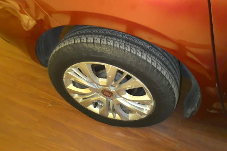 Used Fiat Viaggio 2015 1.4T Automatic Jingxiang Edition Right Rear Wheel Hub