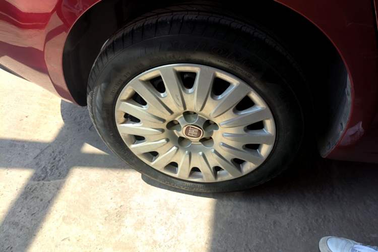 Used Fiat Viaggio 2015 1.4T Automatic Enjoyment Edition Right Rear Wheel Hub