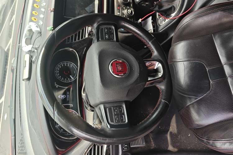 Used Fiat Viaggio 2015 1.4T Automatic Enjoyment Edition Steering Wheel