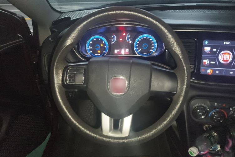 Used Fiat Viaggio 2015 1.4T Automatic Enjoyment Edition Steering Wheel