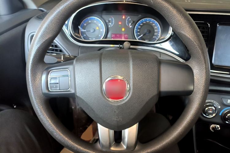 Used Fiat Viaggio 2015 1.4T Automatic Enjoyment Edition Steering Wheel