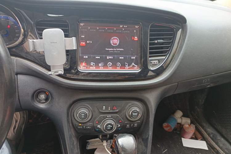 Used Fiat Viaggio 2015 1.4T Automatic Luxury Edition Audio And AC Panel