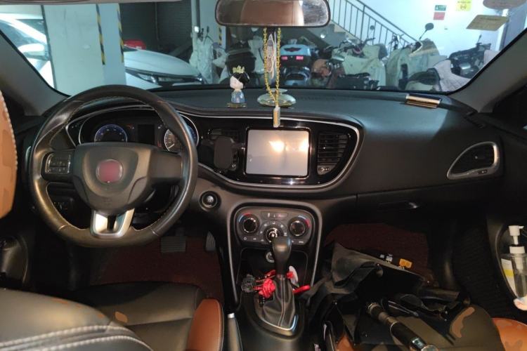 Used Fiat Viaggio 2015 1.4T Automatic Jingxiang Edition Center Console