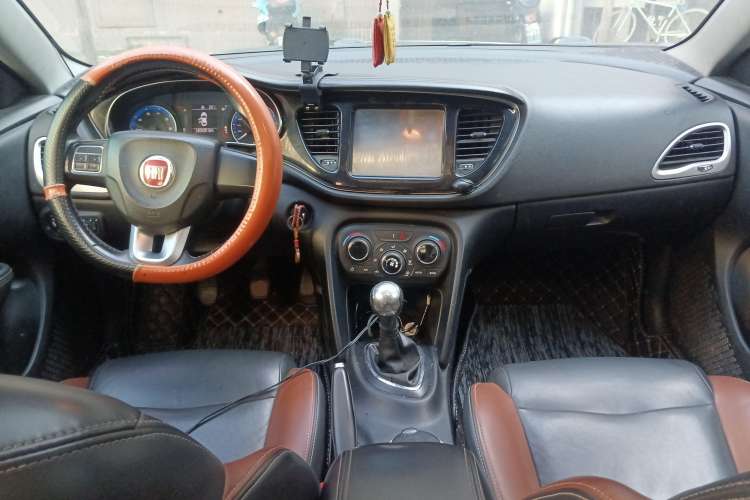 Used Fiat Viaggio 2015 1.4T Manual Jingxiang Edition Center Console
