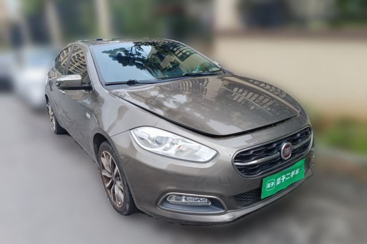 Used Fiat Viaggio 2015 1.4T Automatic Luxury Edition Front Right 45 Deg