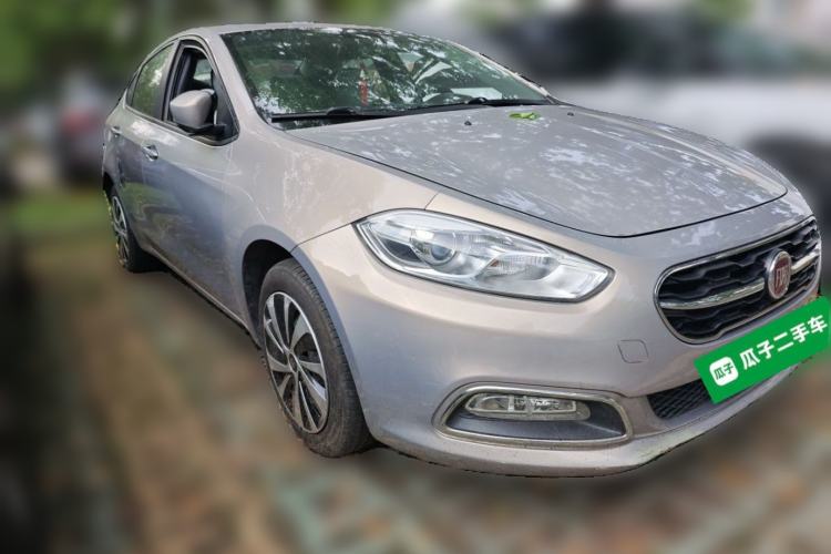 Used Fiat Viaggio 2015 1.4T Automatic Enjoyment Edition Front Right 45 Deg