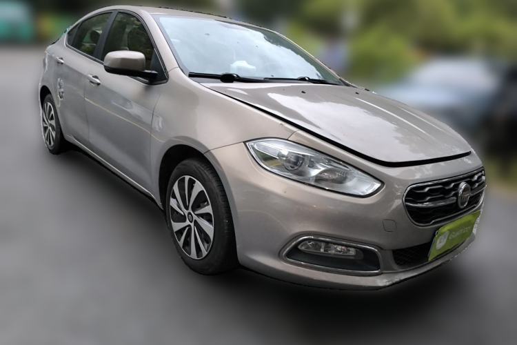 Used Fiat Viaggio 2015 1.4T Automatic Enjoyment Edition Front Right 45 Deg