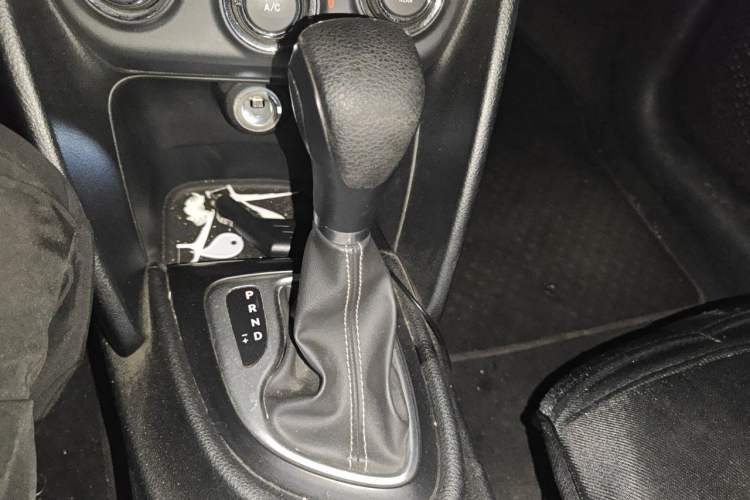 Used Fiat Viaggio 2015 1.4T Automatic Enjoyment Edition Gear Lever