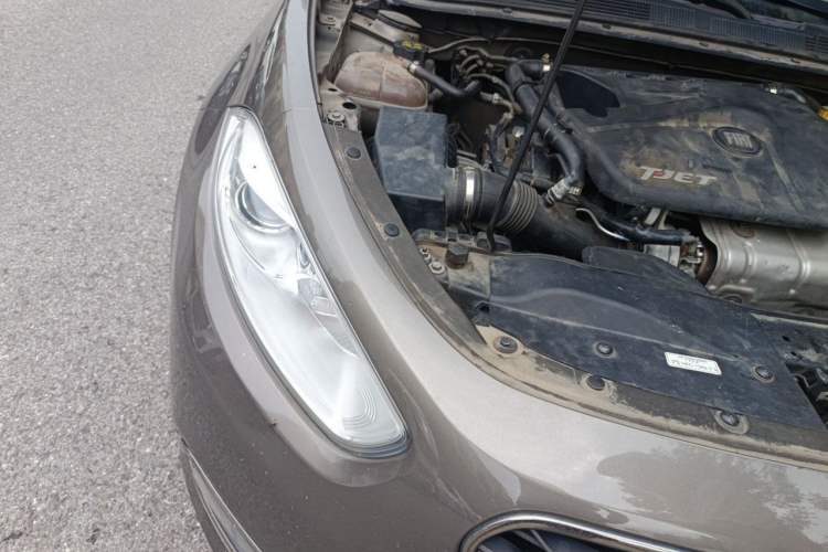 Used Fiat Viaggio 2015 1.4T Automatic Luxury Edition Right Front Headlight