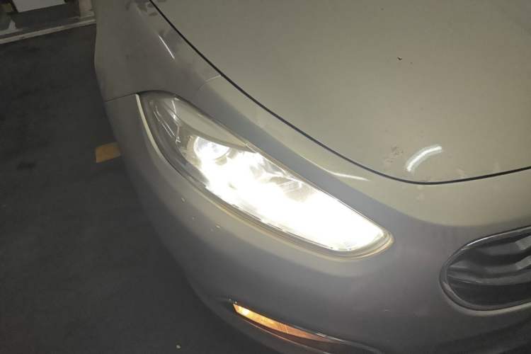 Used Fiat Viaggio 2015 1.4T Automatic Enjoyment Edition Right Front Headlight