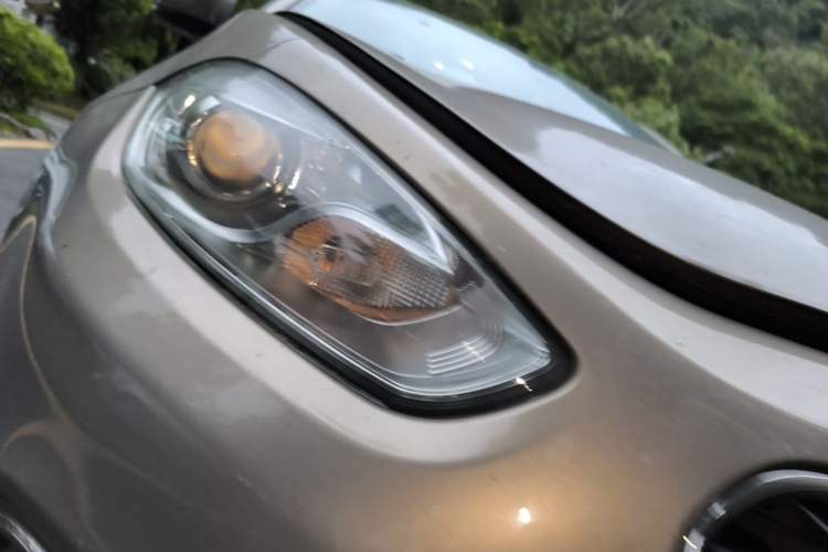 Used Fiat Viaggio 2015 1.4T Automatic Enjoyment Edition Right Front Headlight