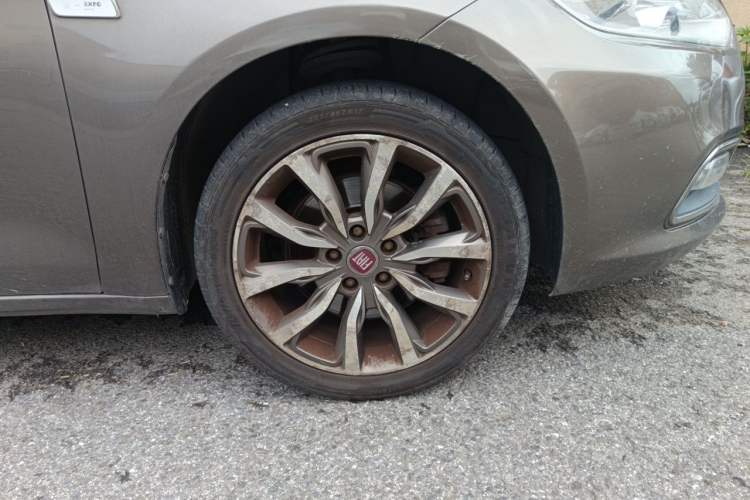 Used Fiat Viaggio 2015 1.4T Automatic Luxury Edition Right Front Wheel Hub