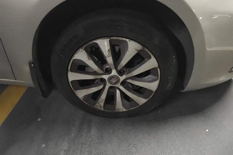 Used Fiat Viaggio 2015 1.4T Automatic Enjoyment Edition Right Front Wheel Hub