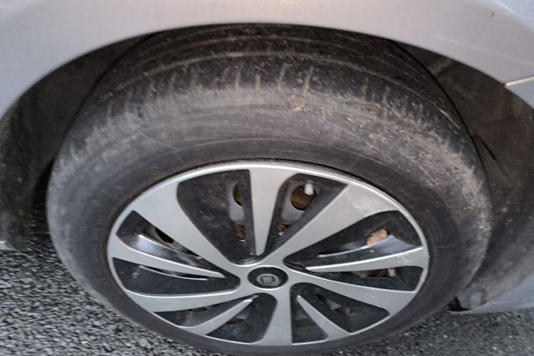 Used Fiat Viaggio 2015 1.4T Automatic Enjoyment Edition Right Front Wheel Hub
