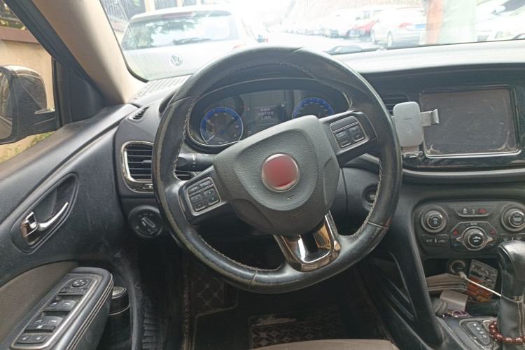 Used Fiat Viaggio 2015 1.4T Automatic Luxury Edition Steering Wheel